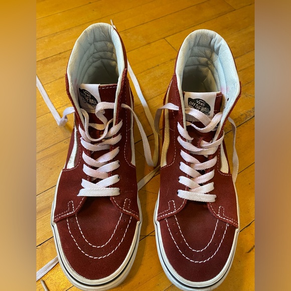 Van’s High Top Red sneaker—classic style - Picture 3 of 7